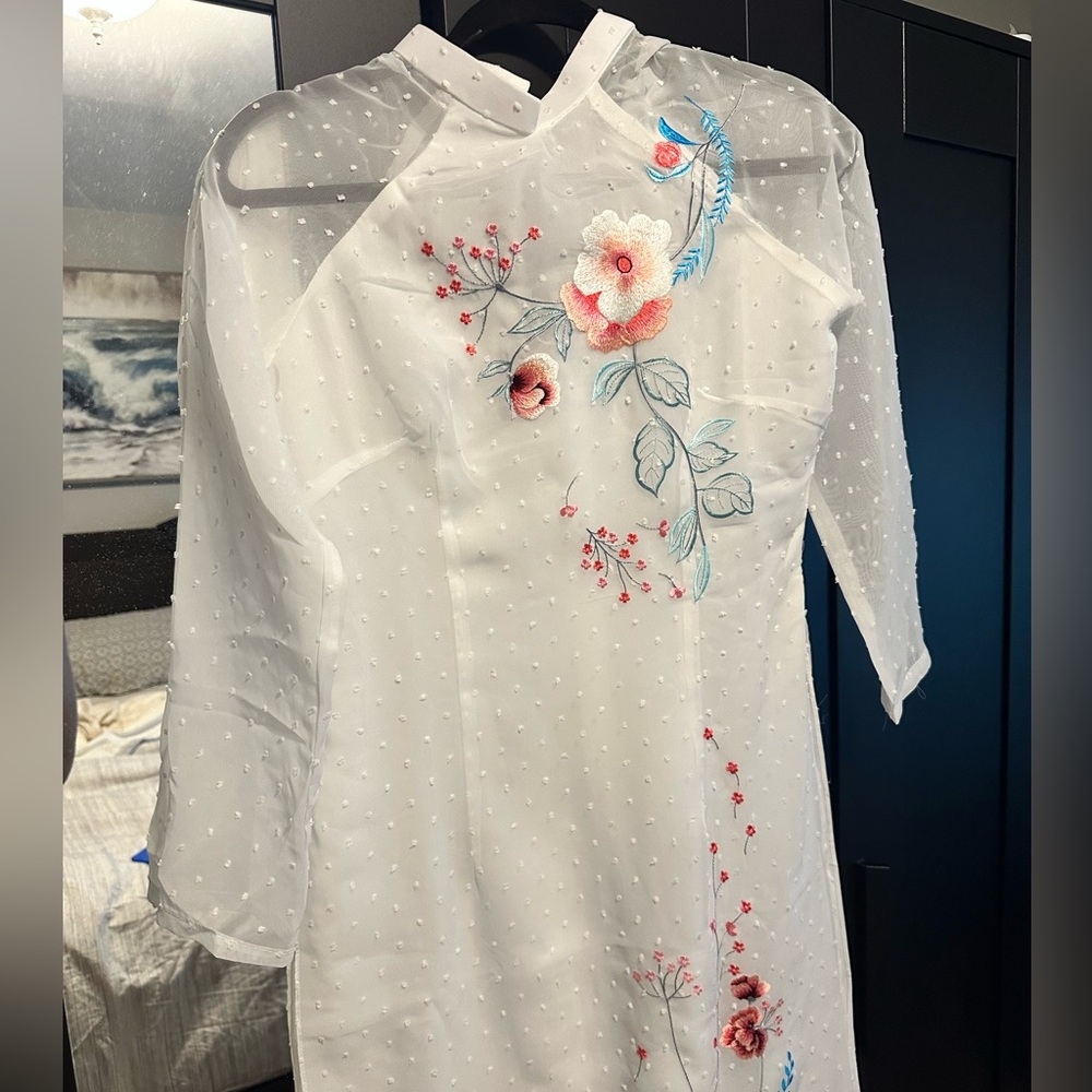 Brand new Vietnamese Áo dài